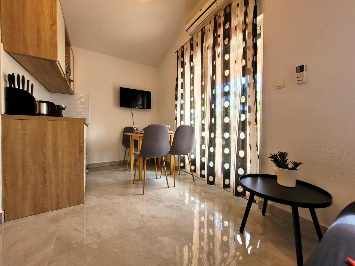 Apartment Jelena Vir Exterior photo